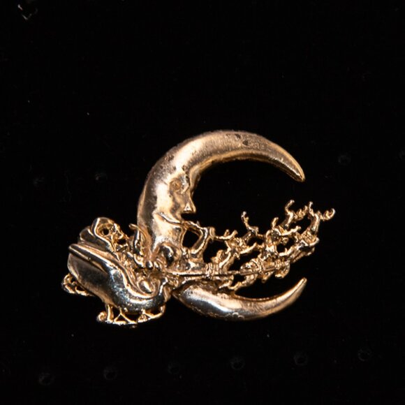Santas Sleigh flying to the Moon brooch - Picture 2 of 3
